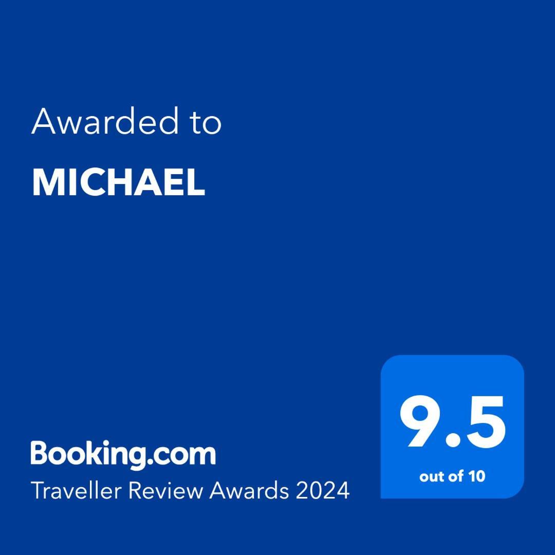 Michael Apartment กาลาจิ ภายนอก รูปภาพ